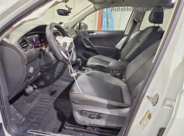 3VVAB7AX4RM222538 2024 VOLKSWAGEN TIGUAN White Widok wnętrza z przodu