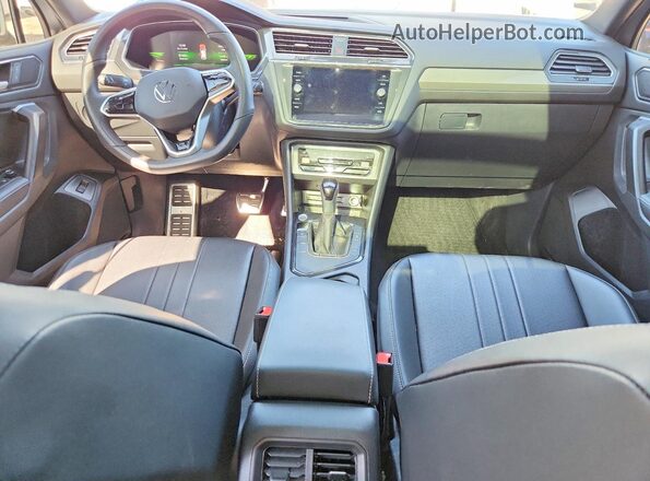3VVCB7AX1RM099953 2024 VOLKSWAGEN TIGUAN Silver Widok deski rozdzielczej