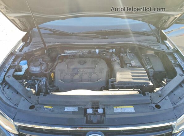 3VVCB7AX2PM093043 2023 VOLKSWAGEN TIGUAN Gray Widok komory silnika