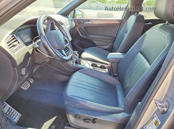 3VVCB7AXXPM016565 2023 VOLKSWAGEN TIGUAN Серый Вид салона спереди