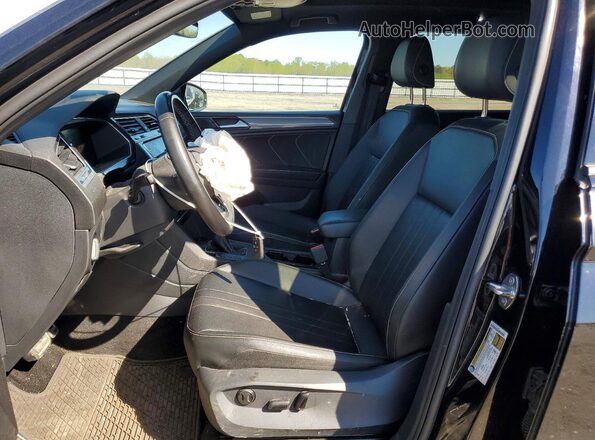 3VVCB7AXXPM072943 2023 VOLKSWAGEN TIGUAN Black Widok wnętrza z przodu