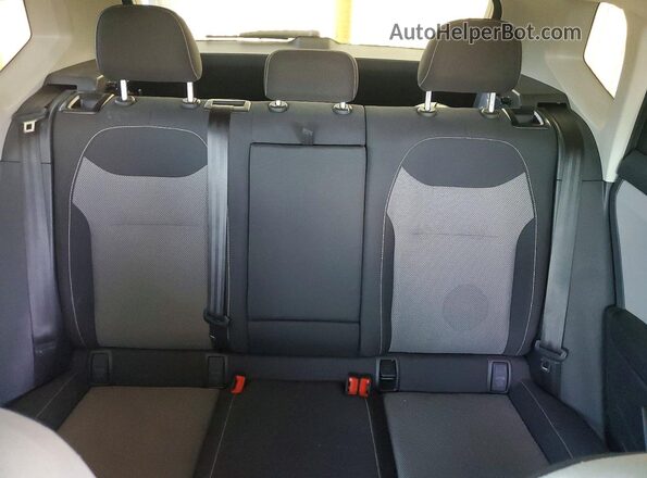 3VVCX7B28NM028344 2022 VOLKSWAGEN TAOS Gray Widok tylnych siedzeń