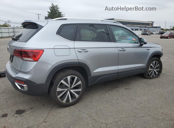 3VVEX7B2XRM103320 2024 VOLKSWAGEN TAOS Серебряный Задняя правая четверть