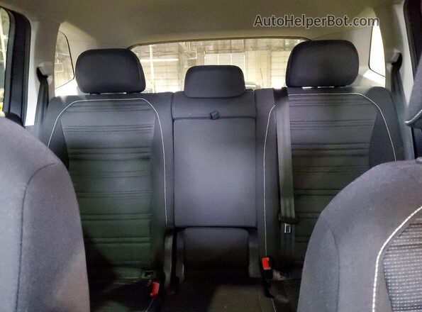 3VVFB7AX4PM075169 2023 VOLKSWAGEN TIGUAN Серебряный Вид задних сидений