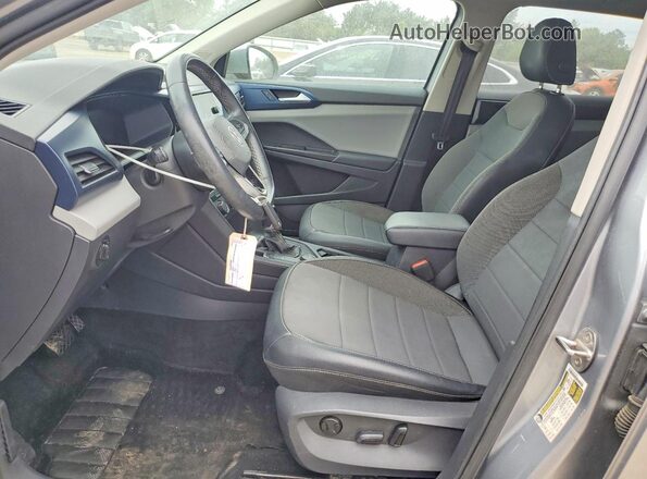 3VVLX7B22NM074221 2022 VOLKSWAGEN TAOS Серебряный Вид салона спереди