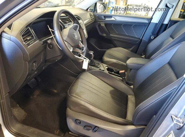 3VVMB7AX5PM005560 2023 VOLKSWAGEN TIGUAN Серый Вид салона спереди