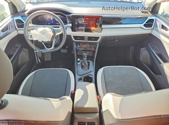 3VVSC7B23SM062310 2025 VOLKSWAGEN TAOS Белый Вид панели приборов