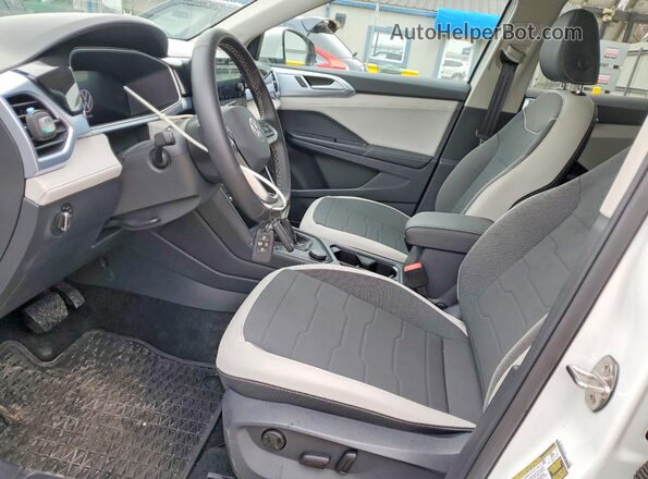3VVVC7B26SM068115 2025 VOLKSWAGEN TAOS White Front interior view