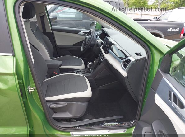 3VVVC7B29SM071428 2025 VOLKSWAGEN TAOS Зеленый Вид салона спереди