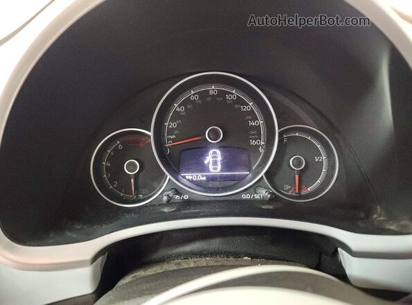 3VW5DAAT4JM506547 2018 VOLKSWAGEN BEETLE Silver Вид щитка приладів
