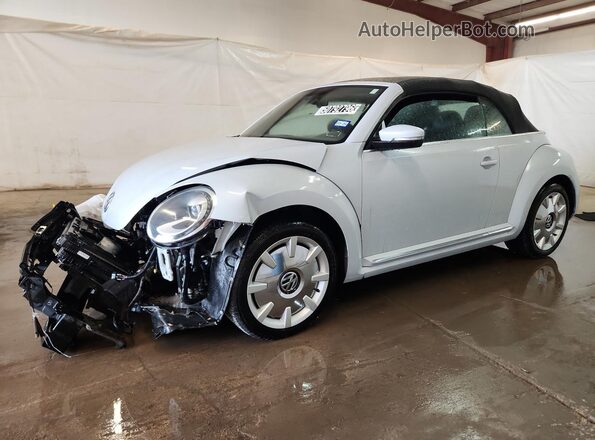3VW5DAAT4JM506547 2018 VOLKSWAGEN BEETLE Silver 