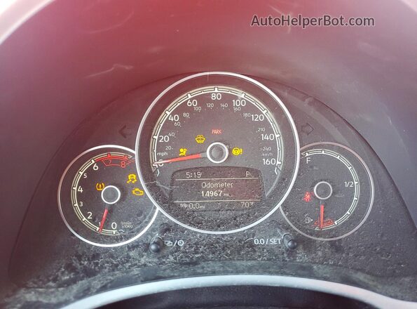 3VW5DAAT5JM505598 2018 VOLKSWAGEN BEETLE Красный Вид щитка приборов
