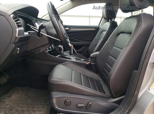 3VW7M7BU4NM014352 2022 VOLKSWAGEN JETTA Серебряный Вид салона спереди