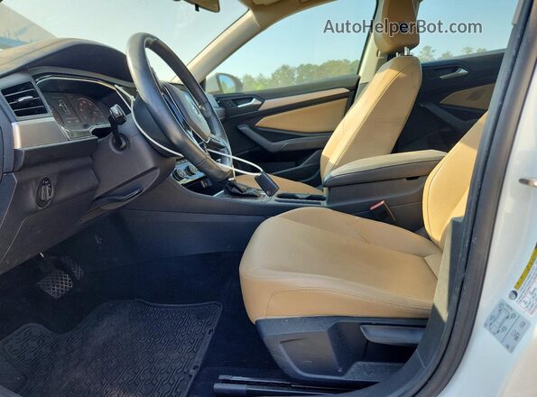 3VWC57BU3KM009926 2019 VOLKSWAGEN JETTA Белый Вид салона спереди