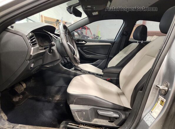3VWCB7BU2LM059873 2020 VOLKSWAGEN JETTA Серебряный Вид салона спереди