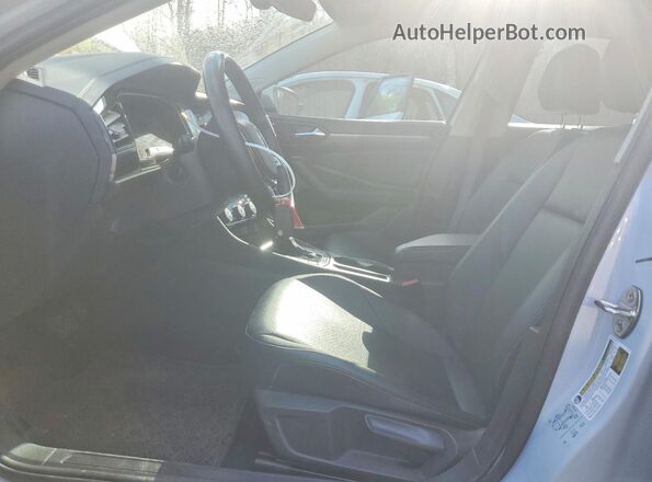3VWE57BU6KM135237 2019 VOLKSWAGEN JETTA Белый Вид салона спереди