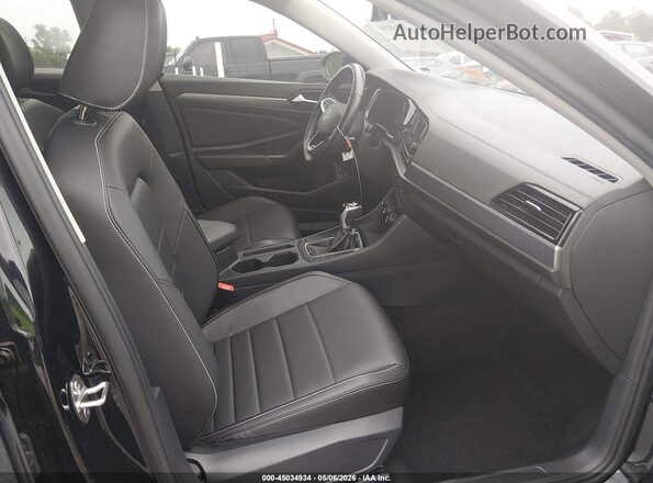3VWEM7BUXRM015518 2024 VOLKSWAGEN JETTA Черный Вид салона спереди