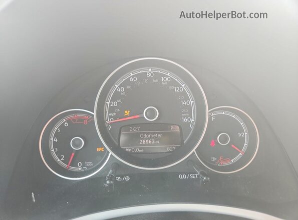 3VWJD7AT0JM701918 2018 VOLKSWAGEN BEETLE Серый Вид щитка приборов