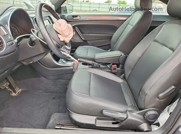 3VWJD7AT0JM701918 2018 VOLKSWAGEN BEETLE Серый Вид салона спереди