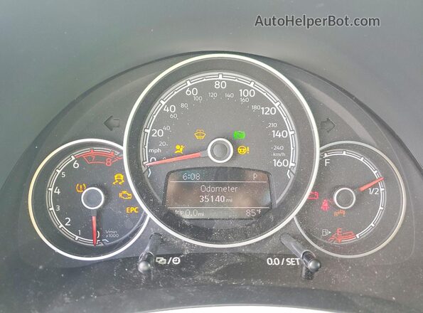 3VWJD7AT4JM713117 2018 VOLKSWAGEN BEETLE Белый Вид щитка приборов