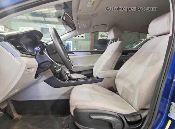 5NPE24AF8KH775193 2019 HYUNDAI SONATA Blue Вид панелі приладів