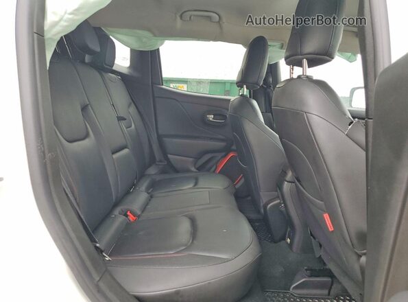 ZACNJBC17KPK13038 2019 JEEP RENEGADE White Engine compartment view