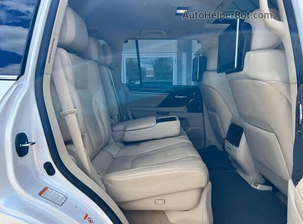 JTJHY7AX3K4284913 2019 LEXUS LX White Вид ззаду
