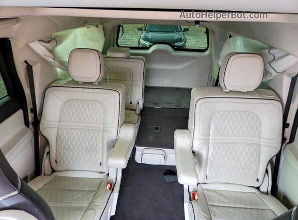 5LMJJ3TT9NEL13110 2022 LINCOLN NAVIGATOR Черный Вид задней части салона