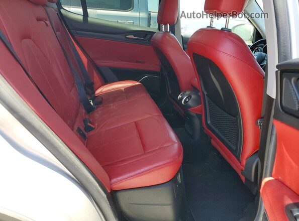 ZASFAKAN4J7B74800 2018 ALFA ROMEO STELVIO Silver Widok komory silnika
