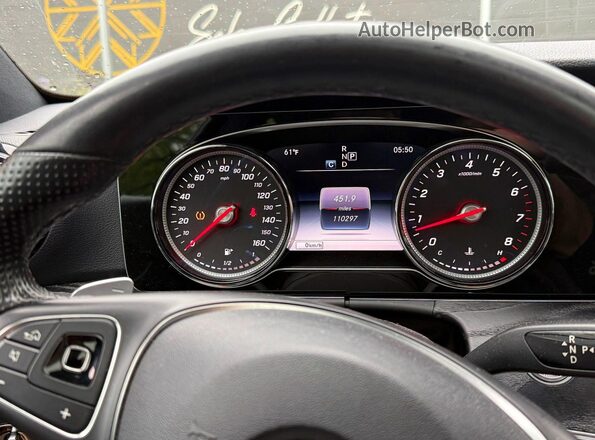 WDDZF4KB2JA403992 2018 MERCEDES-BENZ E Серый Вид щитка приборов