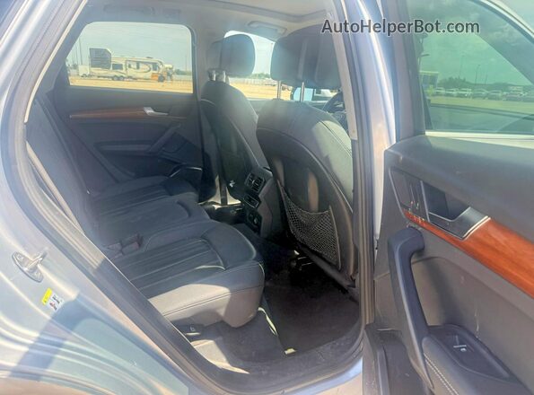 WA1BAAFY2M2050718 2021 AUDI Q5 Серебряный Вид салона спереди