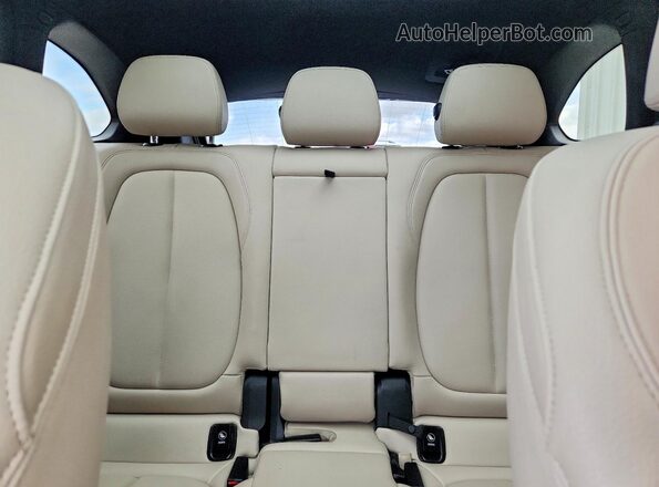 WBXJG7C01L5R93829 2020 BMW X1 Белый Вид задних сидений