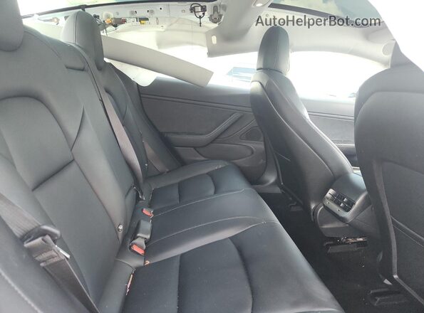 5YJ3E1EA4JF035441 2018 TESLA MODEL White Widok wnętrza z tyłu