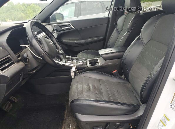 JA4J3VA88RZ003891 2024 MITSUBISHI OUTLANDER Белый Вид панели приборов