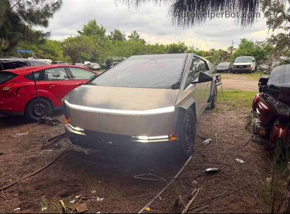 7G2CEHED5RA012985 2024 TESLA CYBERTRUCK Silver 