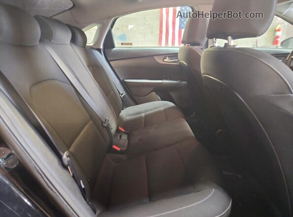 3KPF24AD6ME284387 2021 KIA FORTE Black Widok wnętrza z tyłu