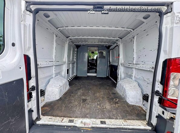 3C6TRVAG0HE513562 2017 RAM PROMASTER Белый Вид салона спереди