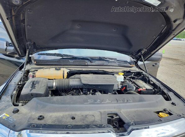 1C6RRFFGXMN605759 2021 RAM 1500 Black Vista del compartimento del motor