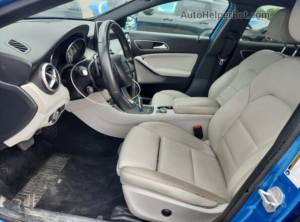 WDCTG4GBXGJ188449 2016 MERCEDES-BENZ GLA Blue Widok deski rozdzielczej
