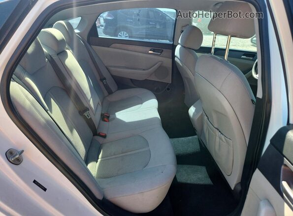 5NPE24AF7JH620407 2018 HYUNDAI SONATA White Вид задньої частини салону