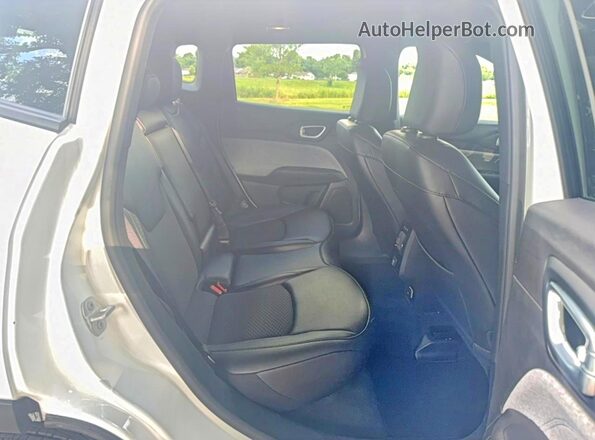 3C4NJDBN8ST620426 2025 JEEP COMPASS White Widok wnętrza z przodu