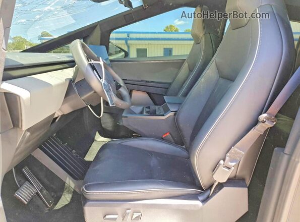 7G2CEHED3SA077646 2025 TESLA CYBERTRUCK Silver Dashboard view