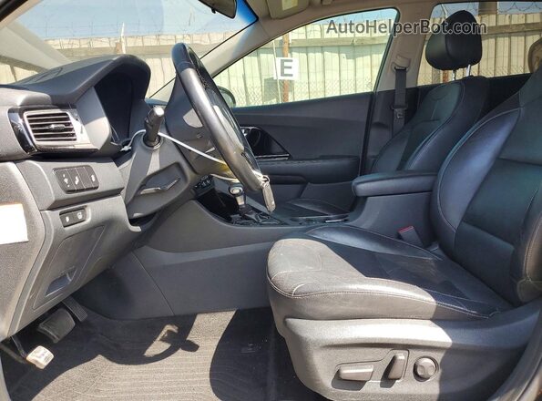 KNDCE3LC5H5079718 2017 KIA NIRO Черный Вид панели приборов