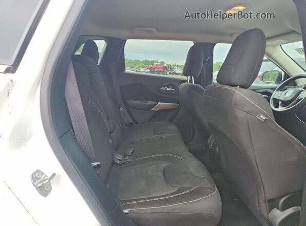 1C4PJMCB7HW609093 2017 JEEP CHEROKEE White Вид підкапотного простору