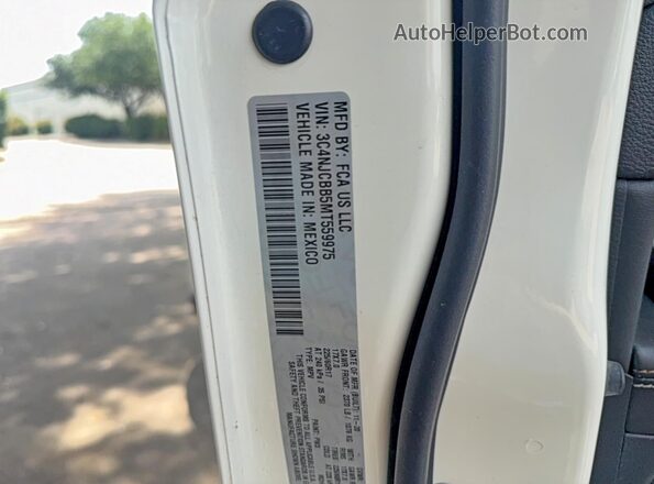 3C4NJCBB5MT559975 2021 JEEP COMPASS Белый Вид задней части салона