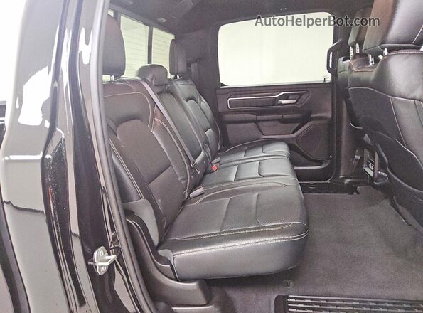 1C6RREFTXRN113098 2024 RAM 1500 Черный Вид задней части салона