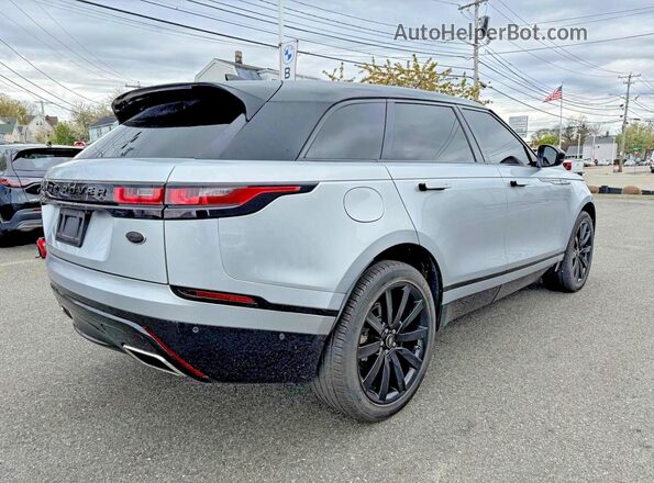 SALYM2RV0JA706519 2018 LAND ROVER RANGE Серебряный Вид спереди