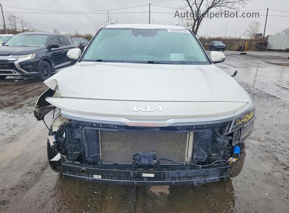 KNDETCA24P7400062 2023 KIA SELTOS Белый Вид сзади