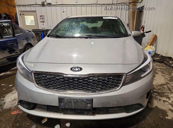 3KPFK4A77JE209641 2018 KIA FORTE Серебряный Вид сзади