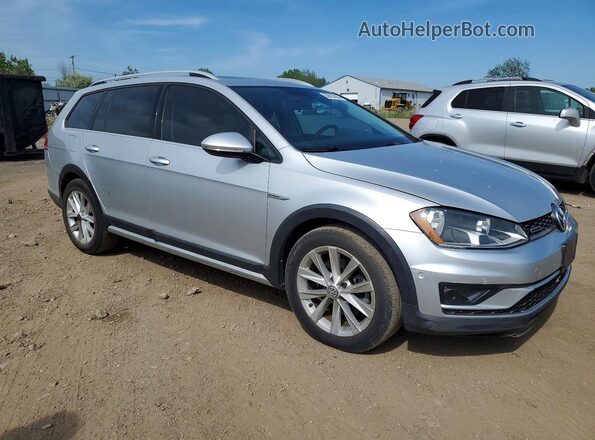 3VWH17AU4HM507001 2017 VOLKSWAGEN GOLF Серебряный Вид спереди